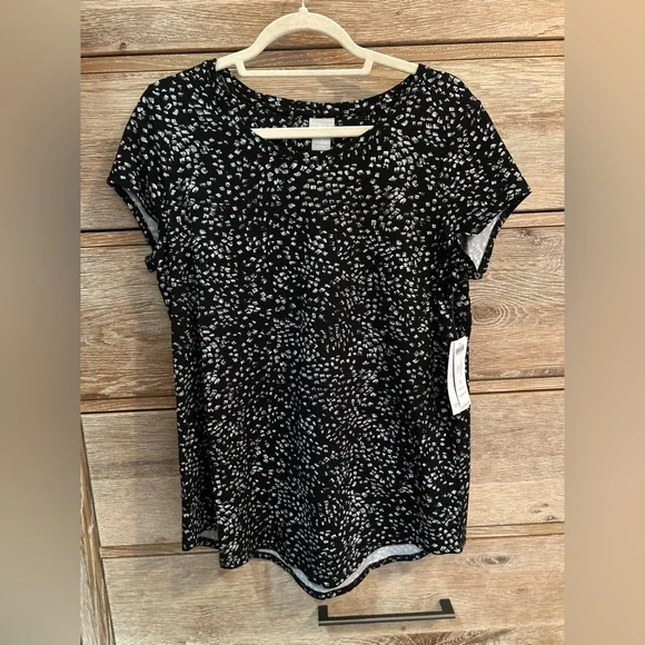 Chico’s | Zenergy Printed Shirttail Tee- Size M (1) - Picture 6 of 9